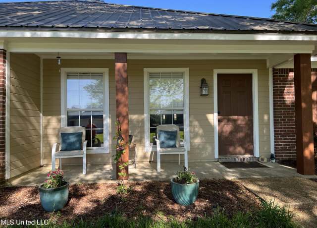 Property at 648 Southern Oaks Dr, Florence, MS 39073, 3 beds, 2 baths