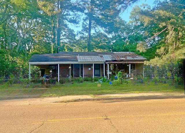 Property at 280 Savanna St, Jackson, MS 39212, 3 beds, 1 bath