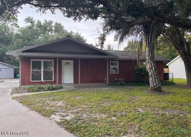Property at 2817 Pleasant Dr, Pascagoula, MS 39581, 4 beds, 2 baths