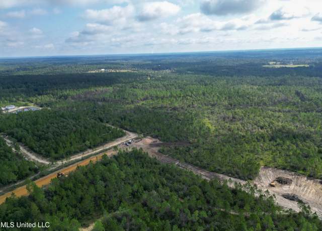 Property at 3 Whitfield Dr, Kiln, MS 39556