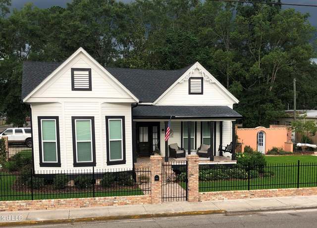 Property at 220 Curran Ave, Picayune, MS 39466, 4 beds, 3 baths