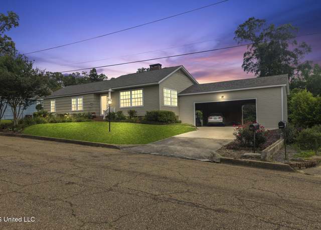 Property at 917 North St, Mccomb, MS 39648, 3 beds, 2.5 baths