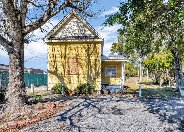 Property at 2412 19th St, Gulfport, MS 39501, 2 beds, 1 bath