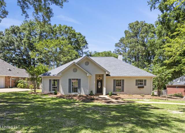Property at 205 Woodrun Dr, Ridgeland, MS 39157, 3 beds, 2 baths