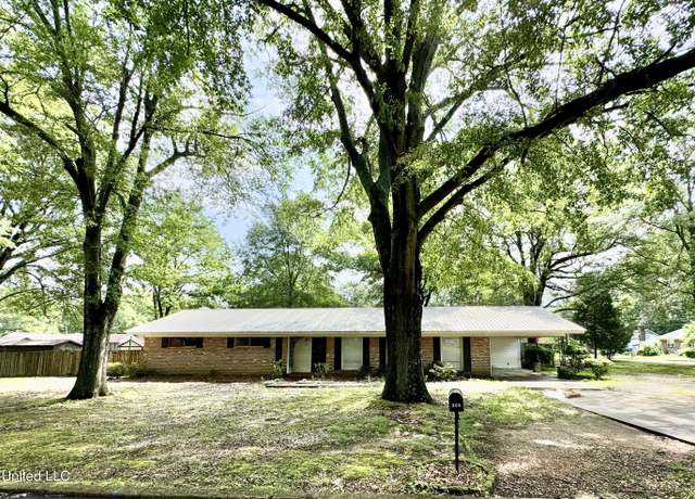 Property at 305 N Heard St, Senatobia, MS 38668, 3 beds, 2 baths