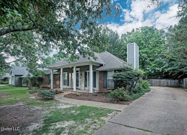 Property at 557 Spring Hill Dr, Madison, MS 39110, 3 beds, 2 baths