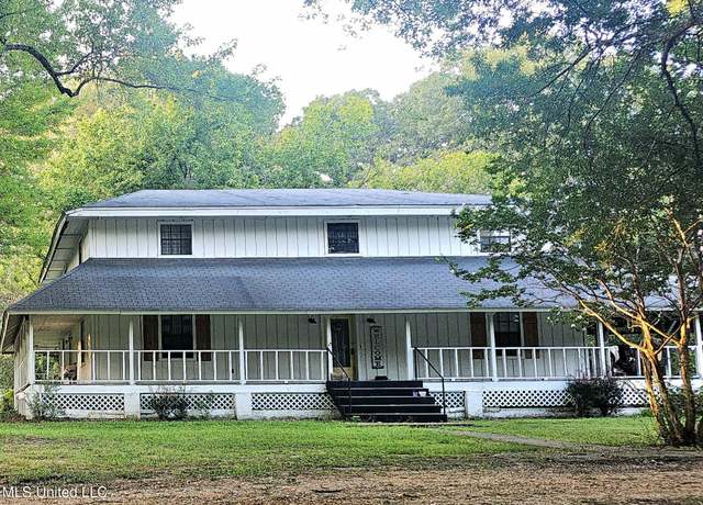 Property at 429 Quail Ridge Rd, Senatobia, MS 38668, 4 beds, 2.5 baths
