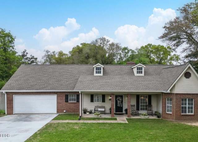 Property at 2421 Collins Blvd, Gulfport, MS 39507, 4 beds, 2.5 baths