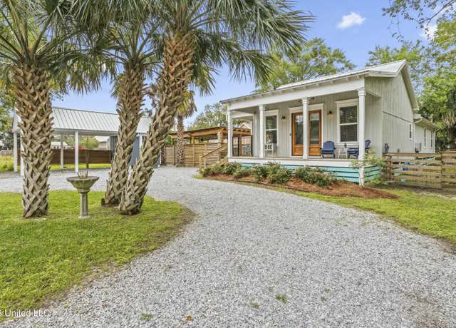 Property at 402 State St, Bay Saint Louis, MS 39520, 3 beds, 1 bath