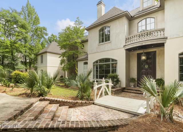 Property at 104 Summer Lake Dr, Ridgeland, MS 39157, 4 beds, 5.5 baths