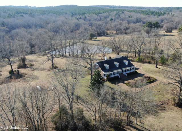 Property at 556 Thomas Rd, Waterford, MS 38685, 4 beds, 3.5 baths