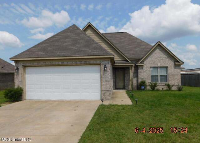 Property at 7050 Burlington Blvd, Horn Lake, MS 38637, 3 beds, 2 baths