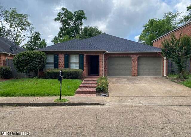 Property at 14 Robinwood Pl, Jackson, MS 39211, 2 beds, 2 baths