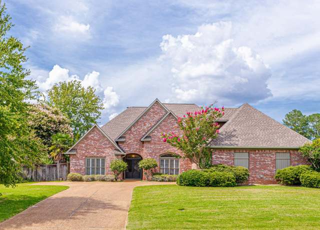 Property at 220 Sycamore Ln, Madison, MS 39110, 4 beds, 3.5 baths