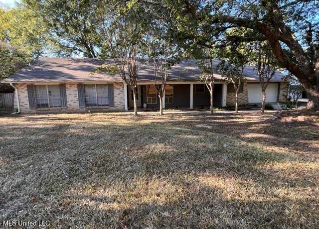 Property at 223 Lake Cove Dr, Jackson, MS 39212, 3 beds, 2 baths