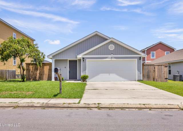 Property at 2204 Magazine St, Ocean Springs, MS 39564, 3 beds, 2 baths