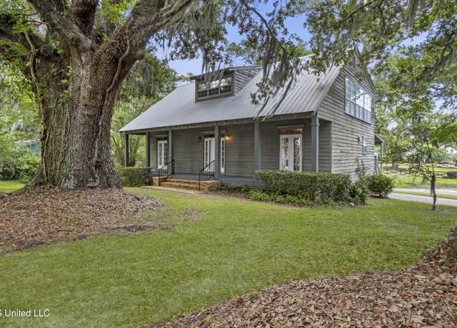 Property at 408 Oakwood Dr, Ocean Springs, MS 39564, 3 beds, 3 baths