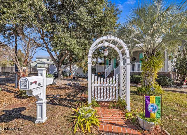 Property at 154 Adams Ln, Waveland, MS 39576, 3 beds, 2 baths