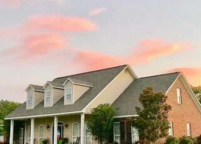Property at 1029 Alabama St, Vidalia, LA 71373, 4 beds, 2 baths
