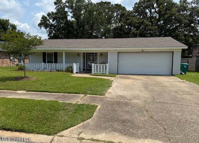 Property at 105 Leigh Cir, Ocean Springs, MS 39564, 3 beds, 2 baths