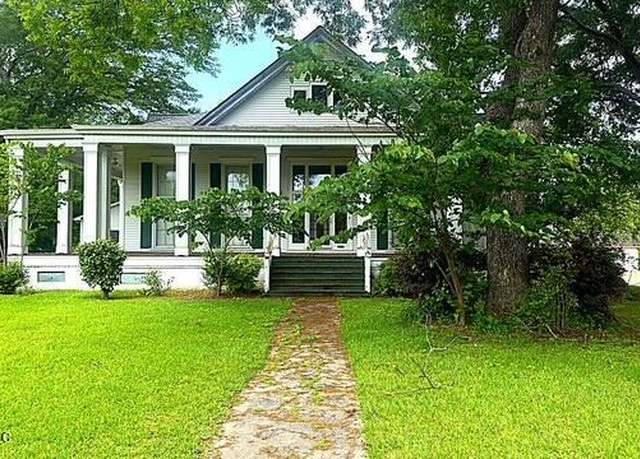 Property at 751 S Main St, Grenada, MS 38901, 4 beds, 2.5 baths