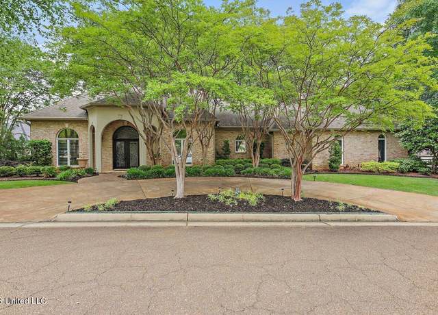 Property at 550 Heatherstone Ct, Ridgeland, MS 39157, 5 beds, 4.5 baths