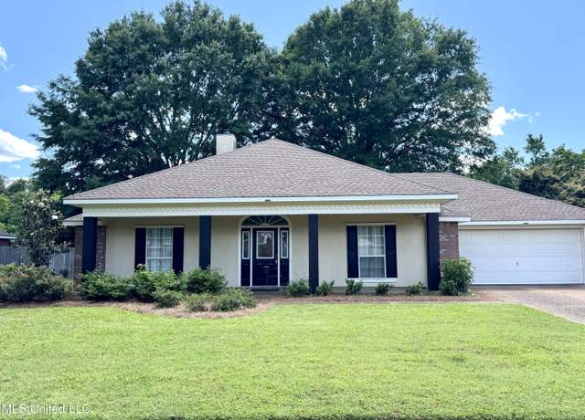Property at 320 Colonial Dr, Madison, MS 39110, 3 beds, 2 baths