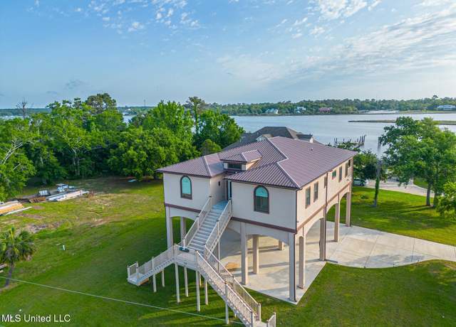 Property at 238 Lovers Ln, Ocean Springs, MS 39564, 5 beds, 3.5 baths