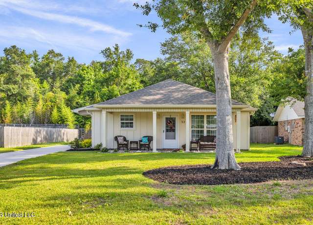 Property at 32 Pembrook Cir, Gulfport, MS 39503, 3 beds, 2 baths