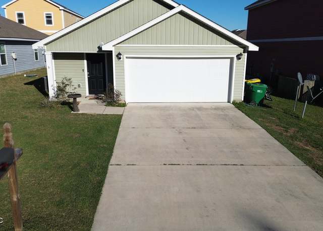 Property at 2024 Toulouse St, Ocean Springs, MS 39564, 3 beds, 2 baths