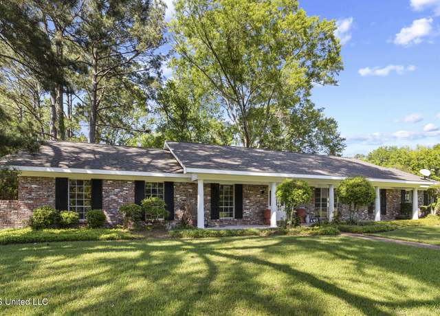 Property at 440 Armour Dr, Jackson, MS 39211, 5 beds, 3 baths