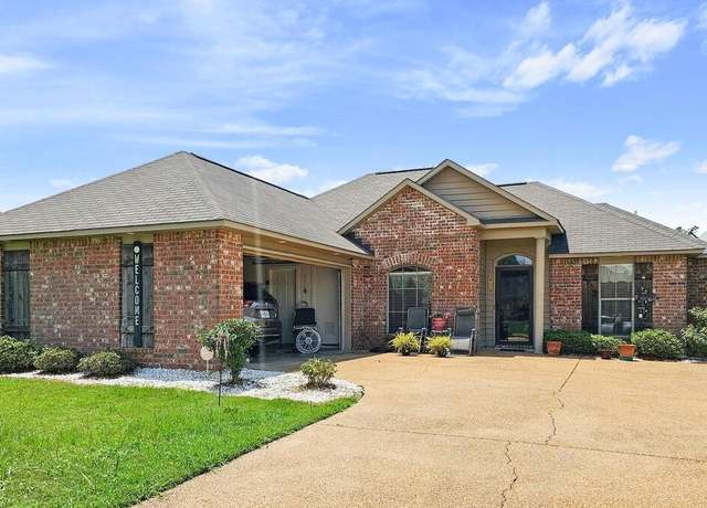 Property at 608 Carson Dr, Byram, MS 39272, 4 beds, 2 baths