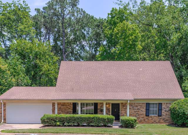 Property at 828 Briarwood Dr, Jackson, MS 39211, 4 beds, 2 baths