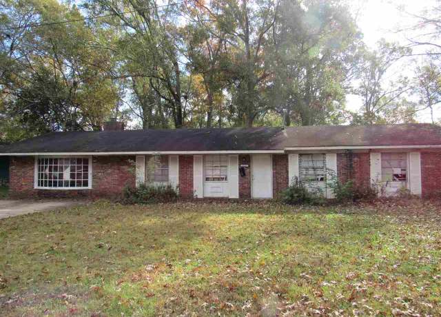 Property at 3218 Meadow Forest Dr, Jackson, MS 39212, 4 beds, 2 baths