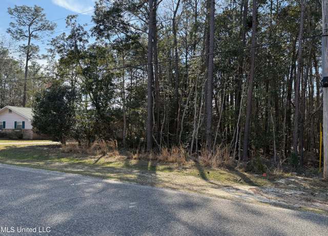 Property at 84127 Bayou Dr, Diamondhead, MS 39525