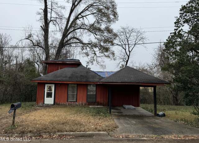 Property at 2920 Miller Ave, Natchez, MS 39120, 2 beds, 2 baths