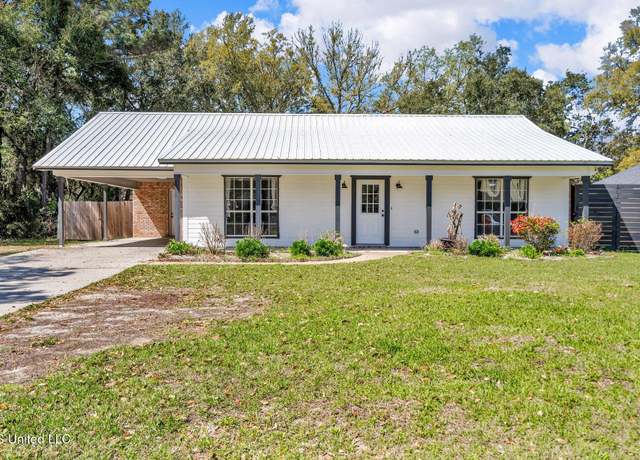 Property at 1525 S 8th St, Ocean Springs, MS 39564, 3 beds, 2 baths