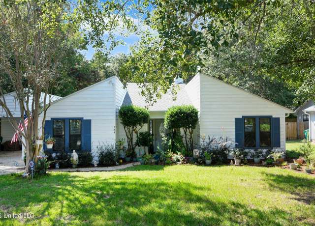 Property at 784 Maui Ct, Diamondhead, MS 39525, 3 beds, 2.5 baths
