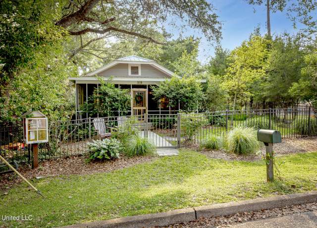 Property at 319 Washington Ave, Ocean Springs, MS 39564, 3 beds, 2 baths