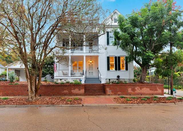 Property at 313 S Pearl St, Natchez, MS 39120, 4 beds, 4.5 baths
