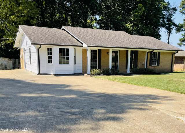 Property at 10791 Chateau Drive Dr, Olive Branch, MS 38654, 3 beds, 1.5 baths