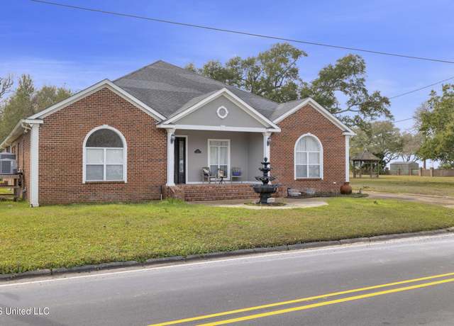 Property at 2112 Washington Ave Unit A, Pascagoula, MS 39567, 4 beds, 2.5 baths