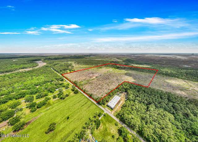 Property at 03 Bayou Cumbest Rd, Moss Point, MS 39562