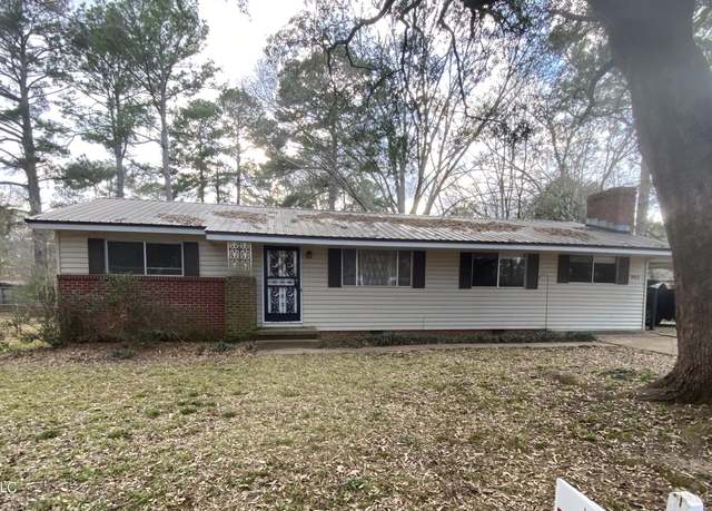 Property at 5517 Keele St, Jackson, MS 39206, 3 beds, 1.5 baths