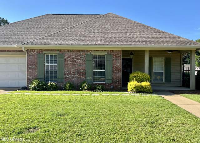 Property at 200 E Towne Dr, Brandon, MS 39042, 3 beds, 2 baths
