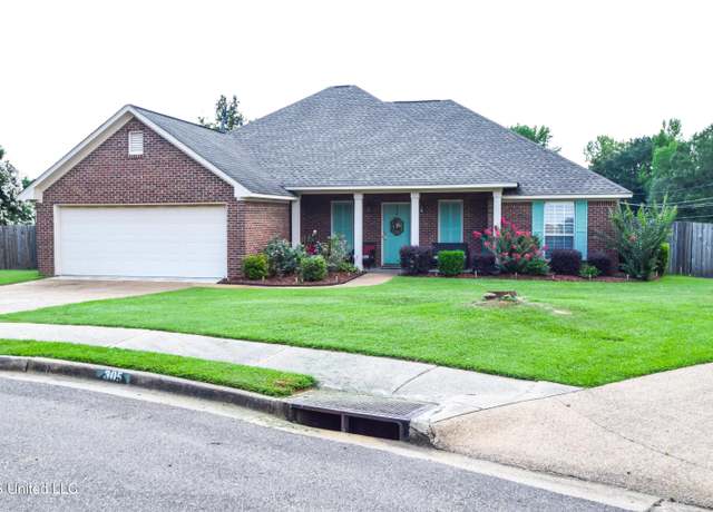 Property at 305 Peachtree St, Brandon, MS 39042, 3 beds, 2 baths