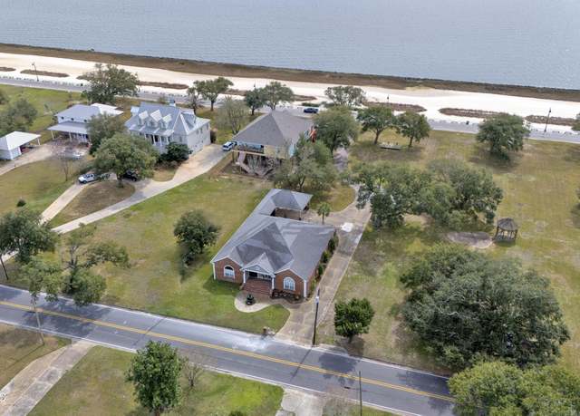 Property at 2112 Washington Ave Unit B, Pascagoula, MS 39567, 4 beds, 2.5 baths