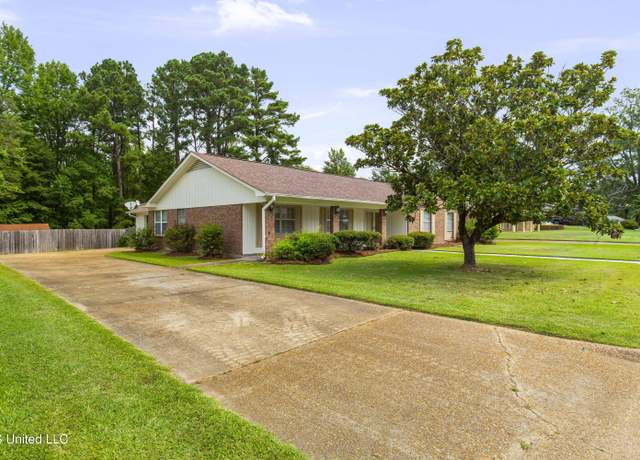 Property at 1422 Huntcliff Way, Clinton, MS 39056, 3 beds, 2 baths