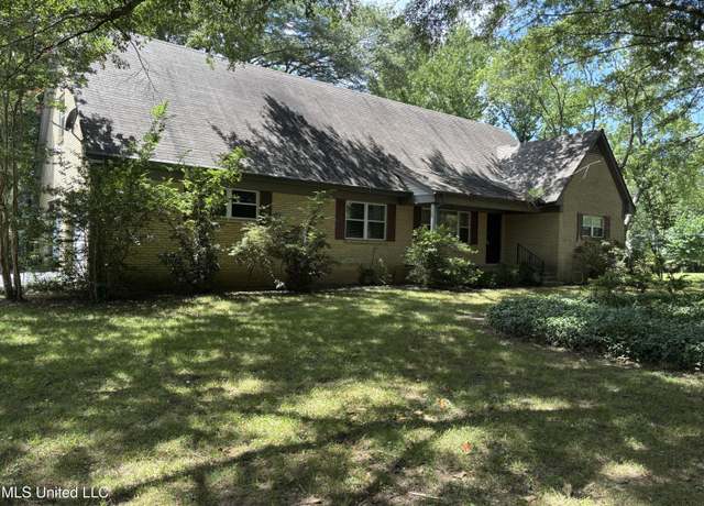 Property at 4729 Hillsdale Dr, Olive Branch, MS 38654, 4 beds, 2 baths