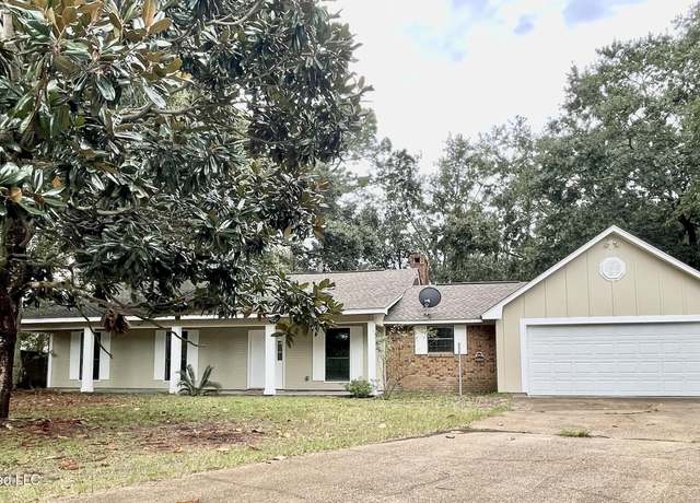 Property at 425 Inverness Ct, Ocean Springs, MS 39564, 3 beds, 2 baths